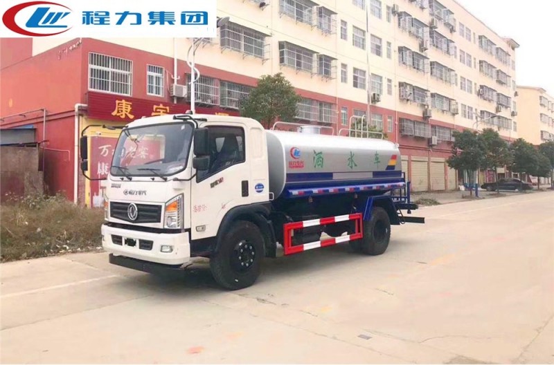 東風(fēng)D912新款8-12方灑水車