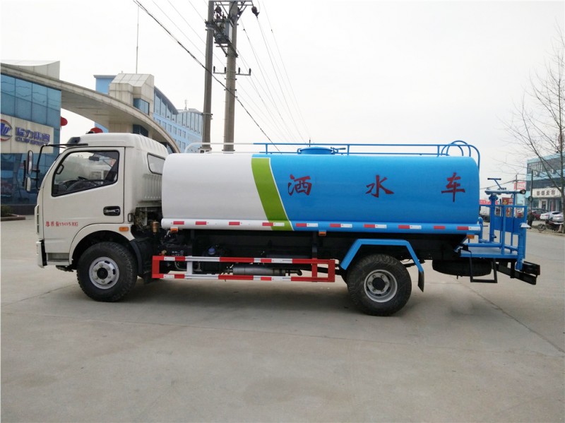 東風(fēng)多利卡（9.5方）綠化噴灑車(chē)圖片