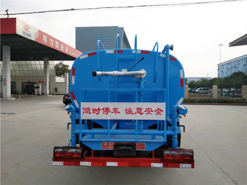 東風(fēng)多利卡（9.5方）綠化噴灑車(chē)圖片