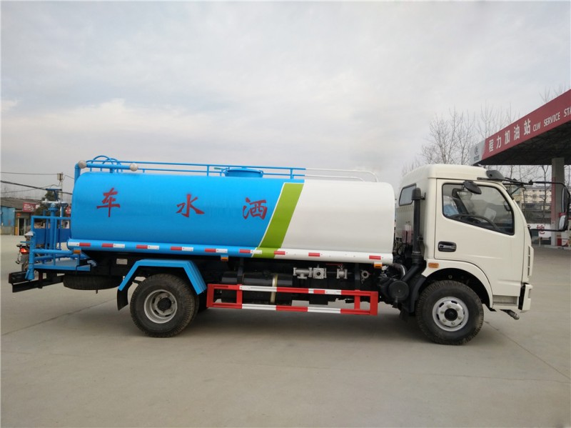 東風(fēng)多利卡（9.5方）綠化噴灑車(chē)圖片