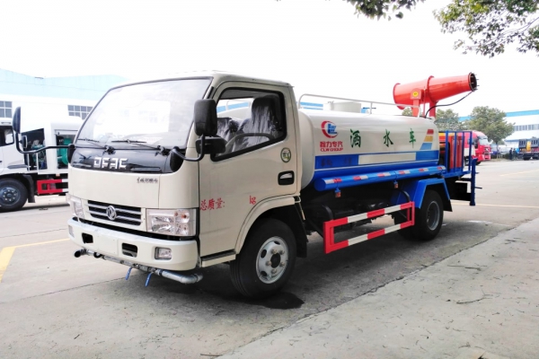 東風(fēng)小多利卡綠化噴灑車(4.5立方、30米霧炮機(jī))