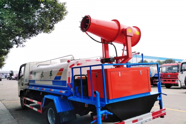 東風(fēng)小多利卡綠化噴灑車(4.5立方、30米霧炮機(jī))圖片