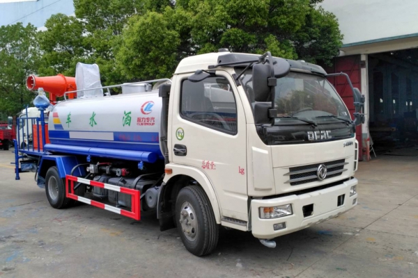 東風(fēng)大多利卡霧炮車(8噸、30-40米噴霧機(jī))