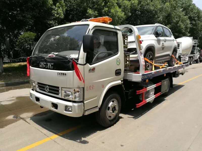 東風(fēng)多利卡藍(lán)牌一拖二清障車(chē)