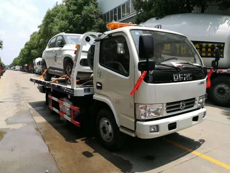 東風(fēng)多利卡藍(lán)牌一拖二清障車(chē)