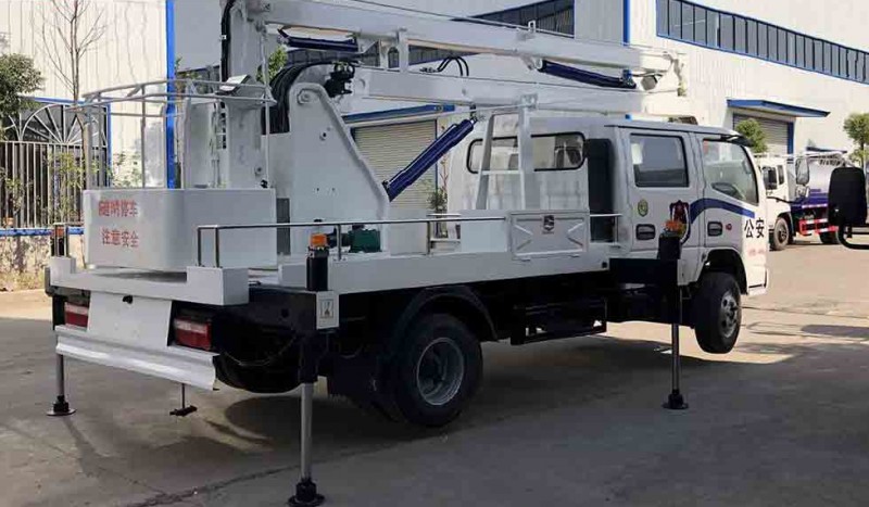 東風多利卡雙排12米藍牌高空作業(yè)車圖片