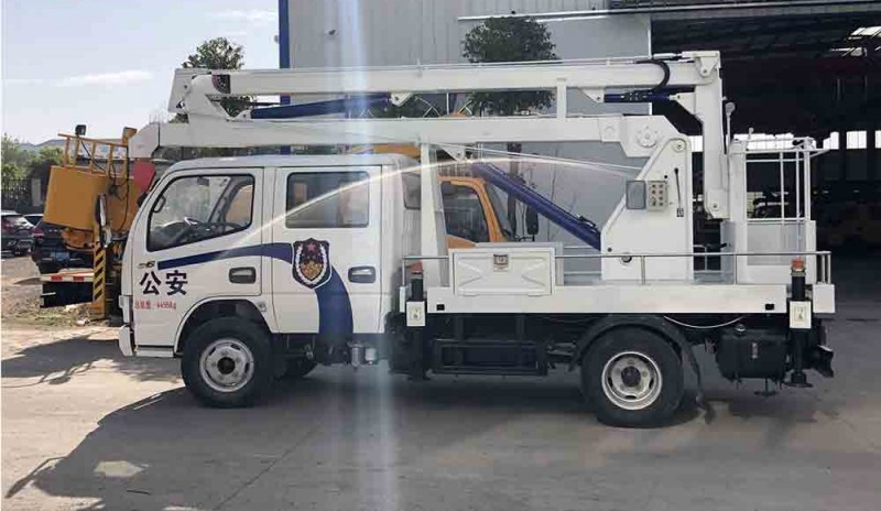 東風多利卡雙排12米藍牌高空作業(yè)車圖片