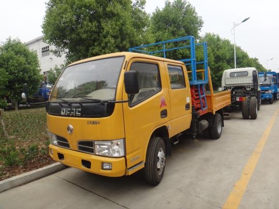 東風雙排座8-10米平臺升降高空作業(yè)車圖片