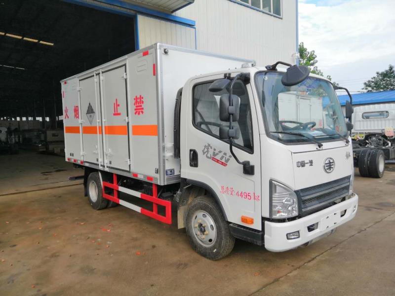 虎V雜項9類危險物品廂式運(yùn)輸車