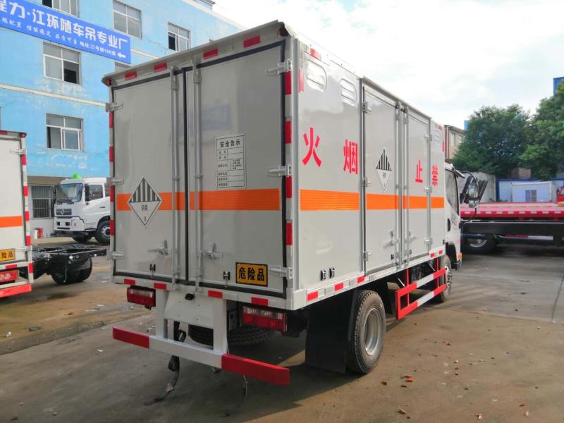 虎V雜項9類危險物品廂式運(yùn)輸車圖片